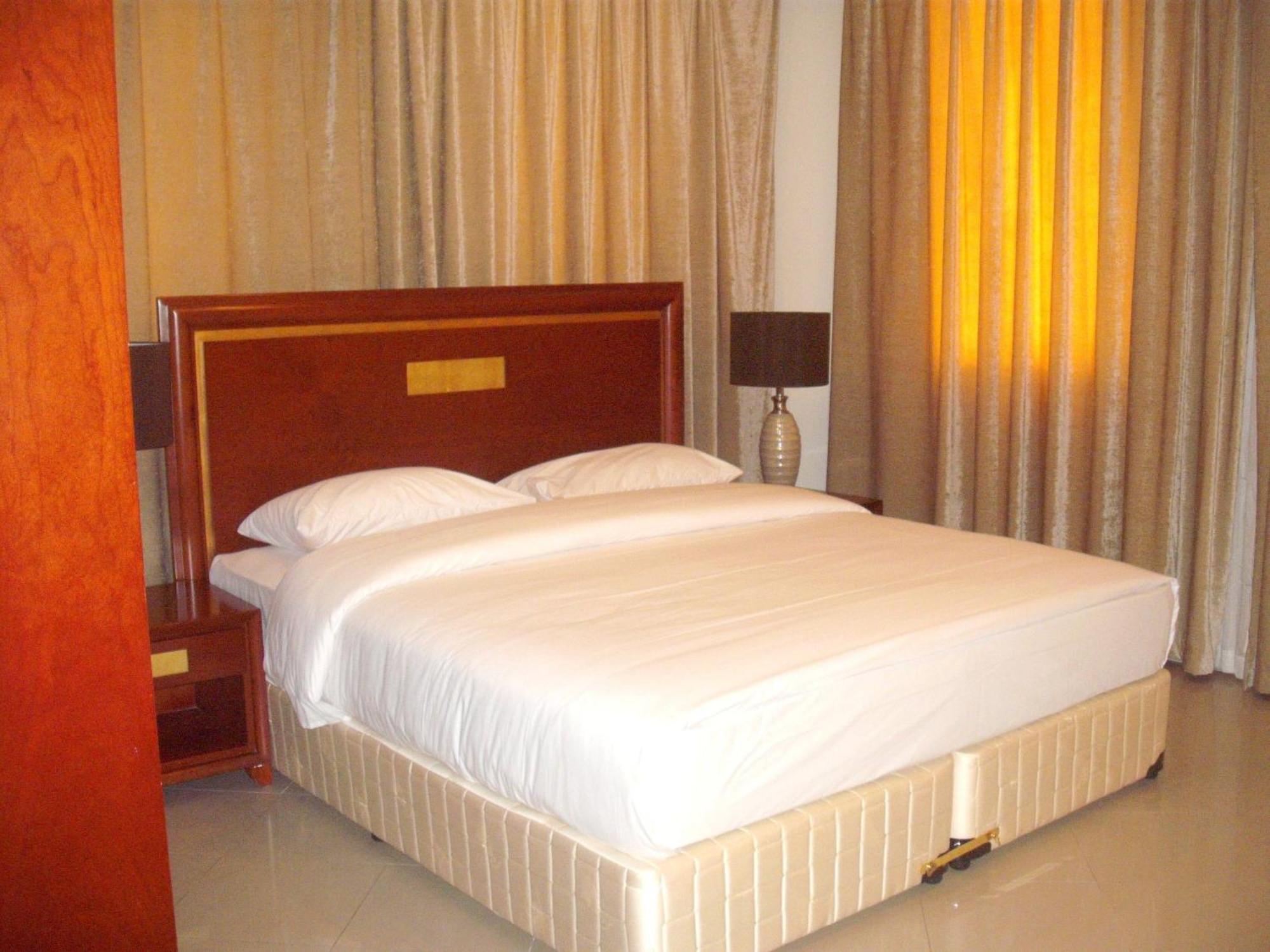 Abu Dhabi Plaza Hotel Apartments Kültér fotó