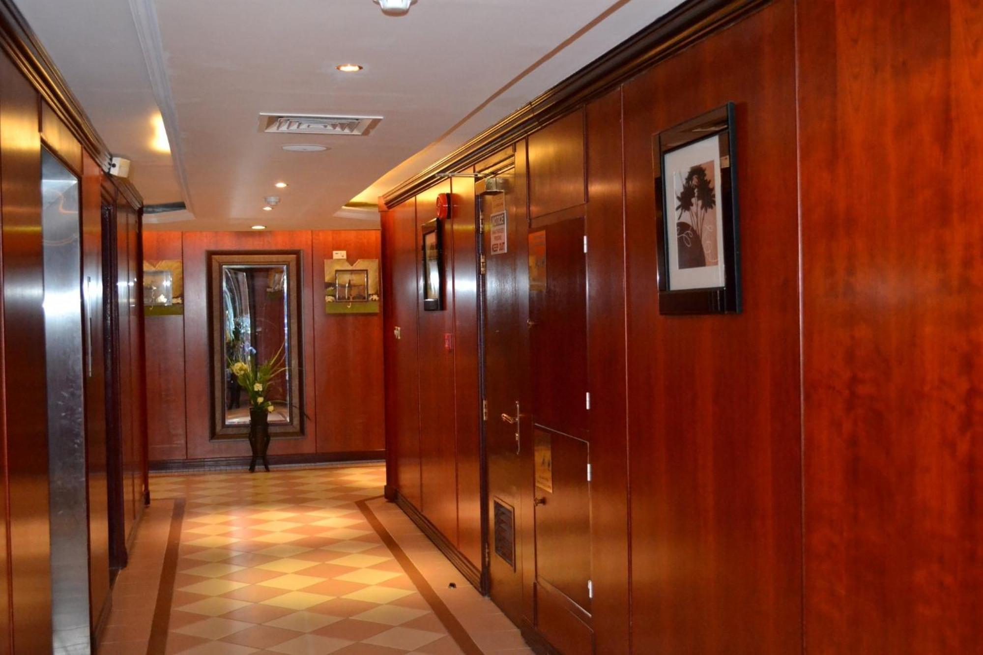 Abu Dhabi Plaza Hotel Apartments Kültér fotó