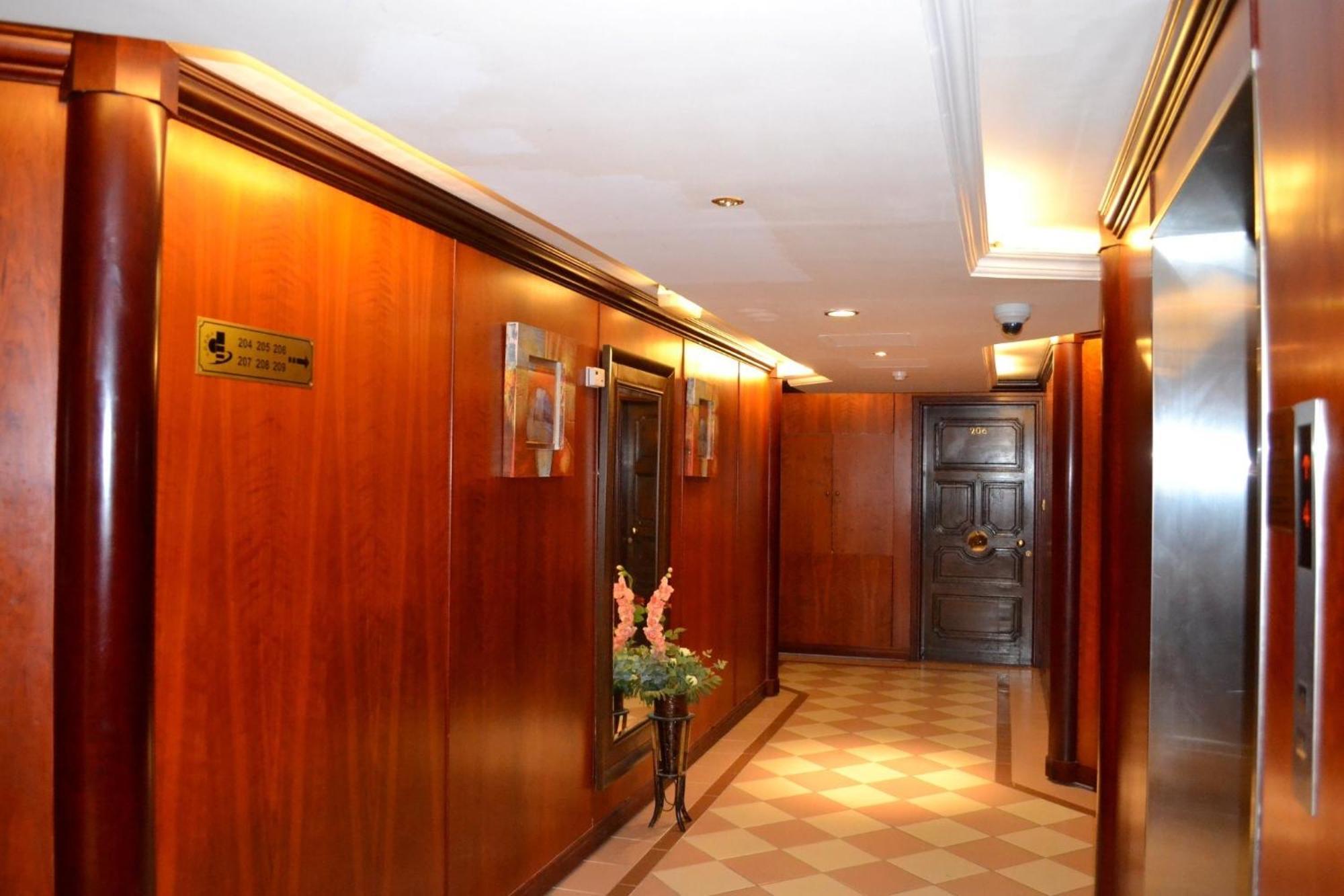Abu Dhabi Plaza Hotel Apartments Kültér fotó